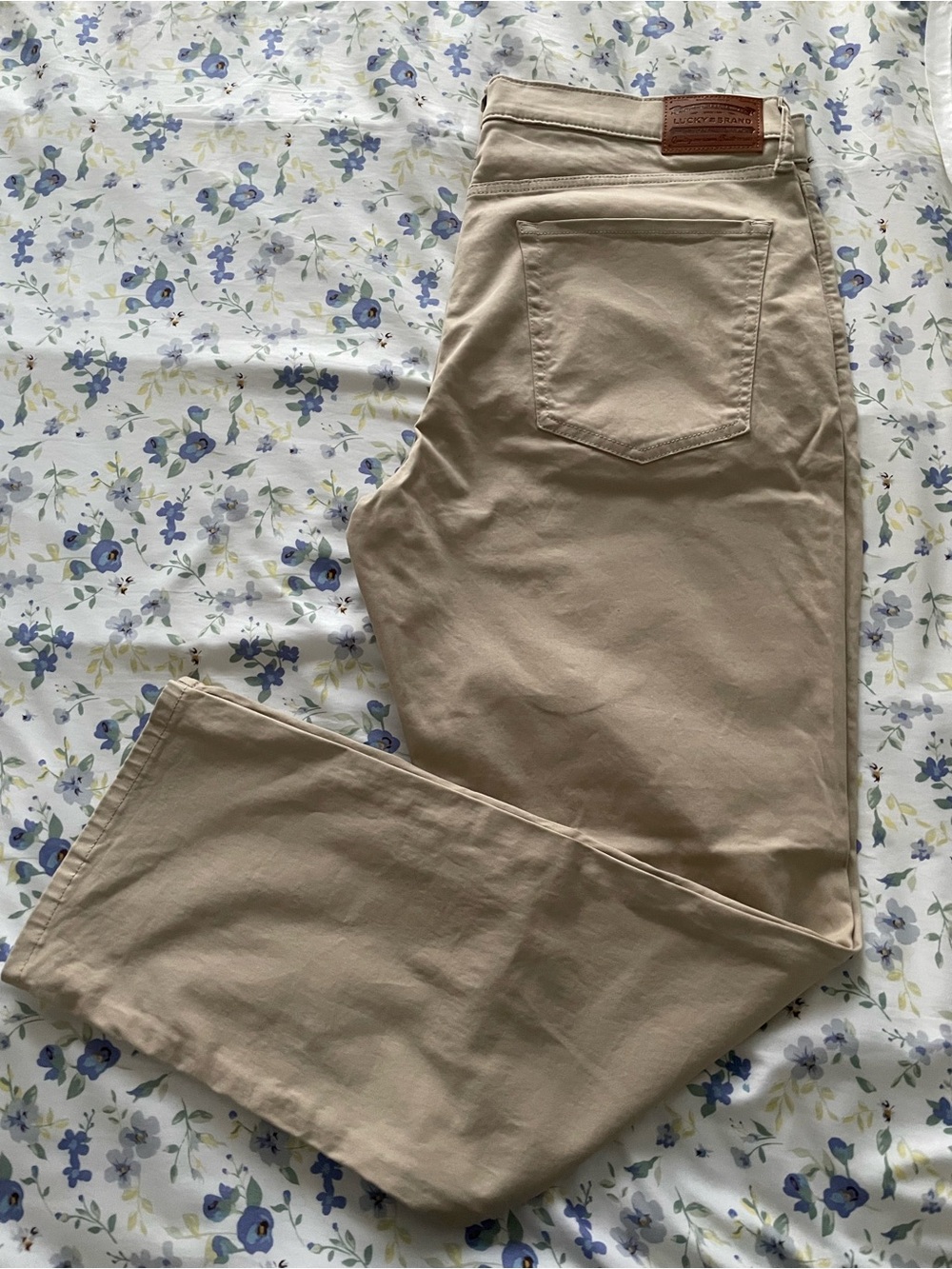 Lucky Brand Men's, 38 x 32, Chino Pants in Light Tan